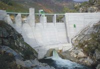 Barragem de Rebordelo no rio Rabaçal, explorada pela empresa «Hidroeléctrica do Rabaçal-Ponte, Lda.».