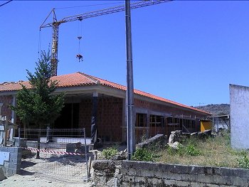 Obras de construção do futuro centro de dia em Bouçoães.