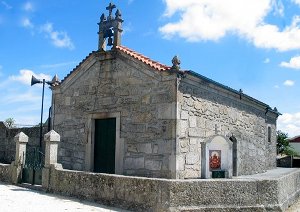 Igreja de Tortomil, na freguesia   de Bouçoães.